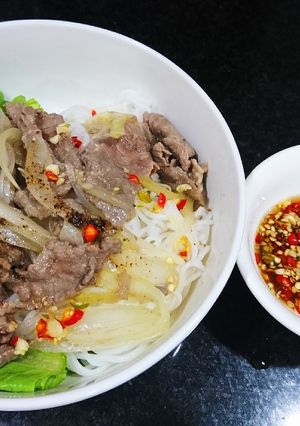 Hình của món Bún trộn thịt bò.