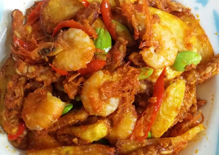 Sambal goreng udang kentang