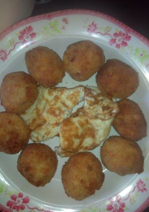 A picture of Bread crumbs coted Yam Balls.