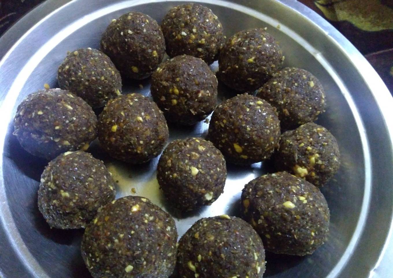 Flax seed and Green gram laddu