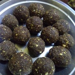 A picture of Flax seed and Green gram laddu.