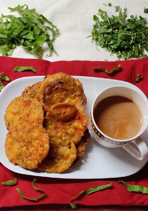 પાલક મેથી મસાલા પૂરી (Palak Methi Masala Poori Recipe In Gujarati) રેસીપી મુખ્ય ફોટો