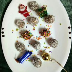 Merie chocolate coconut balls A picture of Merie chocolate coconut balls.