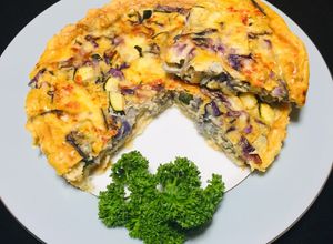 Una foto de Quiche de Repollo Rojo y Calabacín!