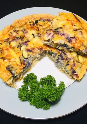 Una foto de Quiche de Repollo Rojo y Calabacín!