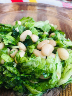 Una foto de Ensalada de Lechuga con Porotos