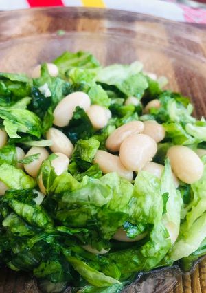 Una foto de Ensalada de Lechuga con Porotos