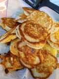 Mini hot cakes rellenos de plátano macho