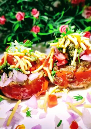 A picture of Indori tamater chaat.