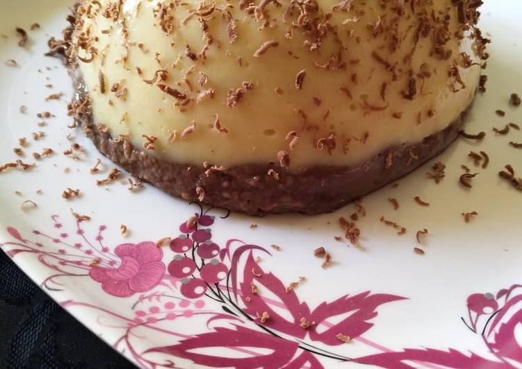 Vanilla chocolate biscuit pudding