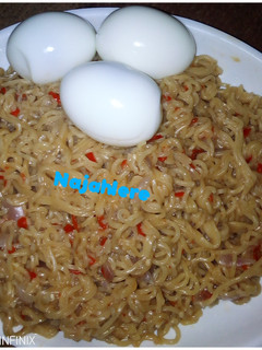 A picture of Noodles with boiled eggs.