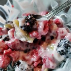 A picture of Breakfast Berry Bowl.