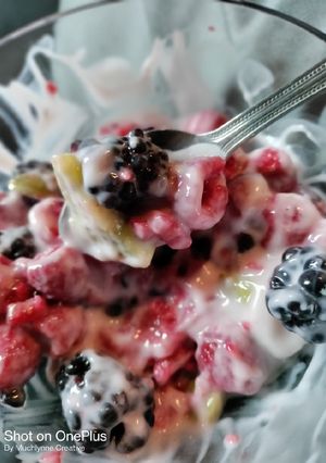 A picture of Breakfast Berry Bowl.