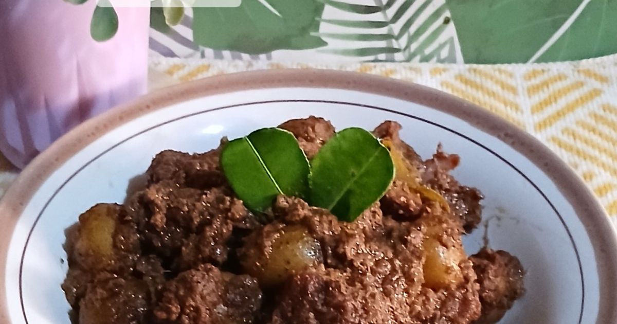 711. Rendang Daging dan Kentang Mini