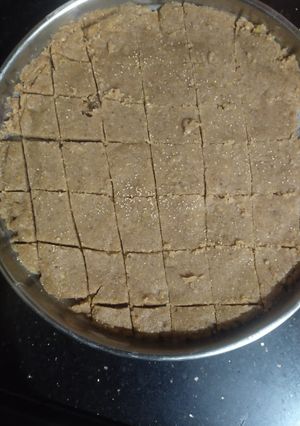 ગુંદર પાક (Gundar Paak Recipe In Gujarati) રેસીપી મુખ્ય ફોટો