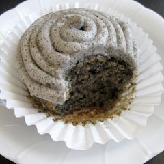 A picture of Black Sesame Cupcakes.