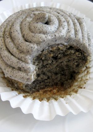 A picture of Black Sesame Cupcakes.