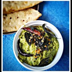 A picture of Spring onion and coriander chutney.