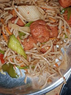 चाऊमिन(Chowmein recipe in hindi) रेसिपी मुख्य फोटो