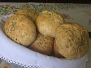 Una foto de pancito de oregano y cebolla