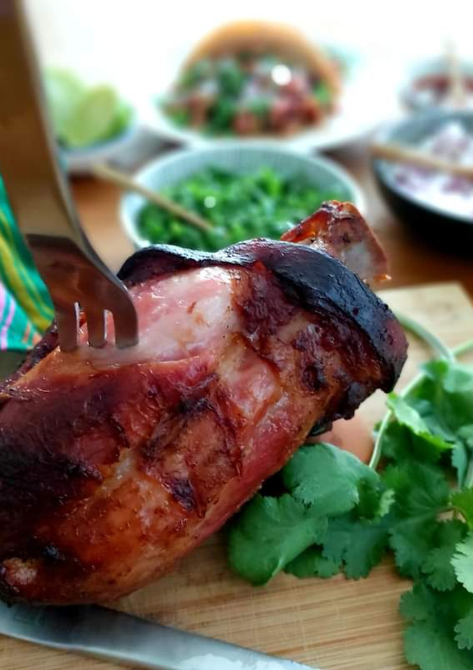 Una foto de Schweinshaxe (codillo de cerdo)