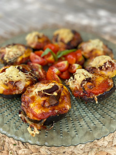 Una foto de Berenpizza: mini pizza de berenjena con cheddar y pavo en airfryer