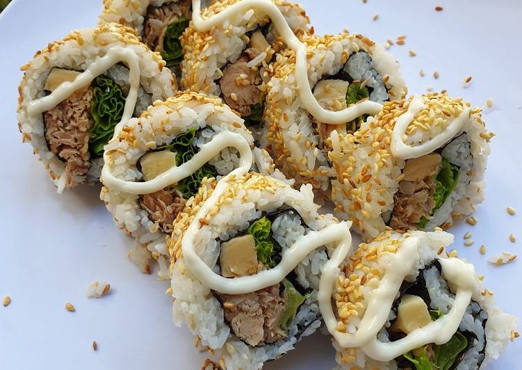 Cheese tuna sushi roll