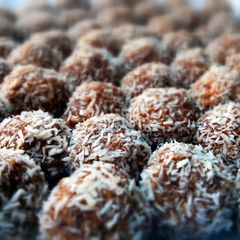 A picture of Bombones de dulce de leche.