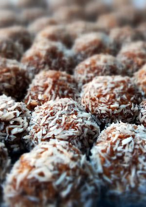 A picture of Bombones de dulce de leche.