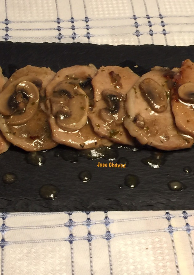 Una foto de Escalopines de Cerdo a la Cerveza con champiñones