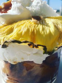 Une photo de Ananas rôtis sur mousse de coco