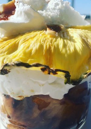 Une photo de Ananas rôtis sur mousse de coco