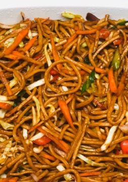 A picture of Chinese StirFry Noodles.