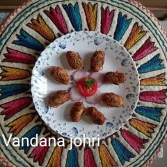 वेज नूडल्स पोटैटो रोल्स A picture of वेज नूडल्स पोटैटो रोल्स.