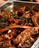 Costillas de cordero en salsa de ciruela