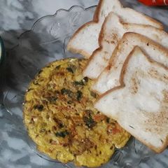 A picture of Bread omelette a healthy breakfast🥚🍞.