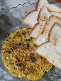 A picture of Bread omelette a healthy breakfast🥚🍞.