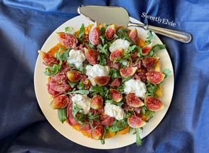 Foto di Sfoglia di fine estate (con carne salata, stracciatella, rucola e fichi freschi)