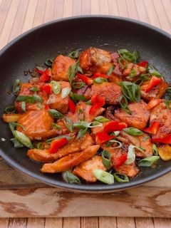 Hình của món Cá Hồi Kho Tiêu.