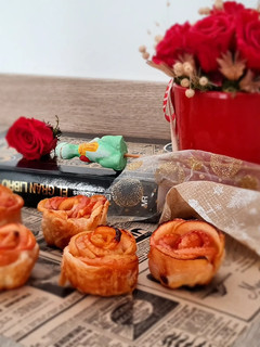 Una foto de Rosas de hojaldre y manzana, para Sant Jordi
