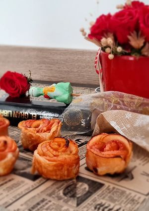 Una foto de Rosas de hojaldre y manzana, para Sant Jordi