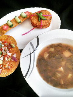 A picture of Spinach soup with methi papdi n masala khakra.