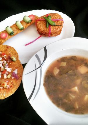 A picture of Spinach soup with methi papdi n masala khakra.