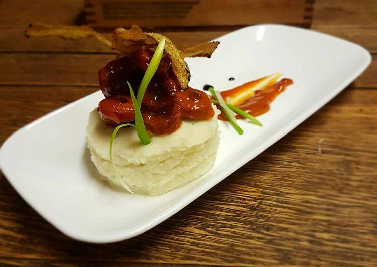 Sausages in tomato reduction w/ white potato mousseline and chip