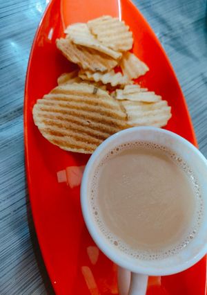 इलायची अदरक वाली चाय (elaichi adrak wali chai recipe in Hindi) रेसिपी मुख्य फोटो