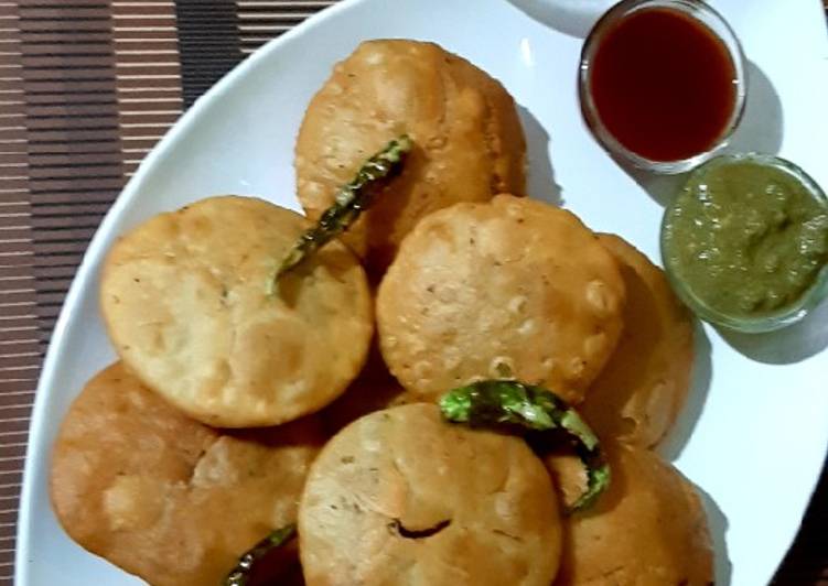 Moong dal kachori