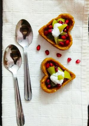 A picture of Kiwi biscuit tart.