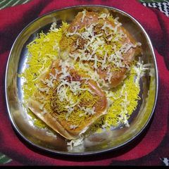 Cheese dabeli A picture of Cheese dabeli.