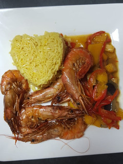 A picture of Mild Red Curry with Prawns and Mango.