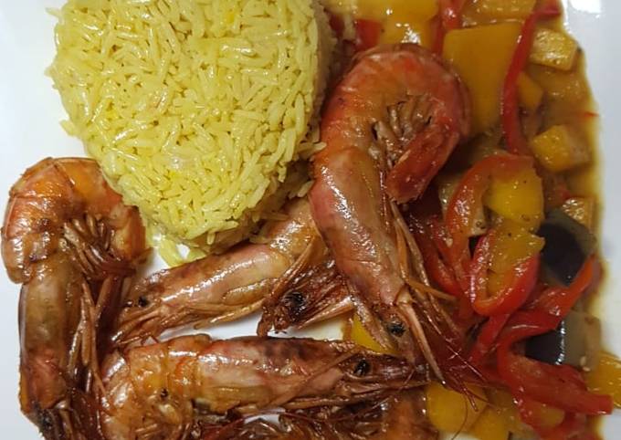 Mild Red Curry with Prawns and Mango